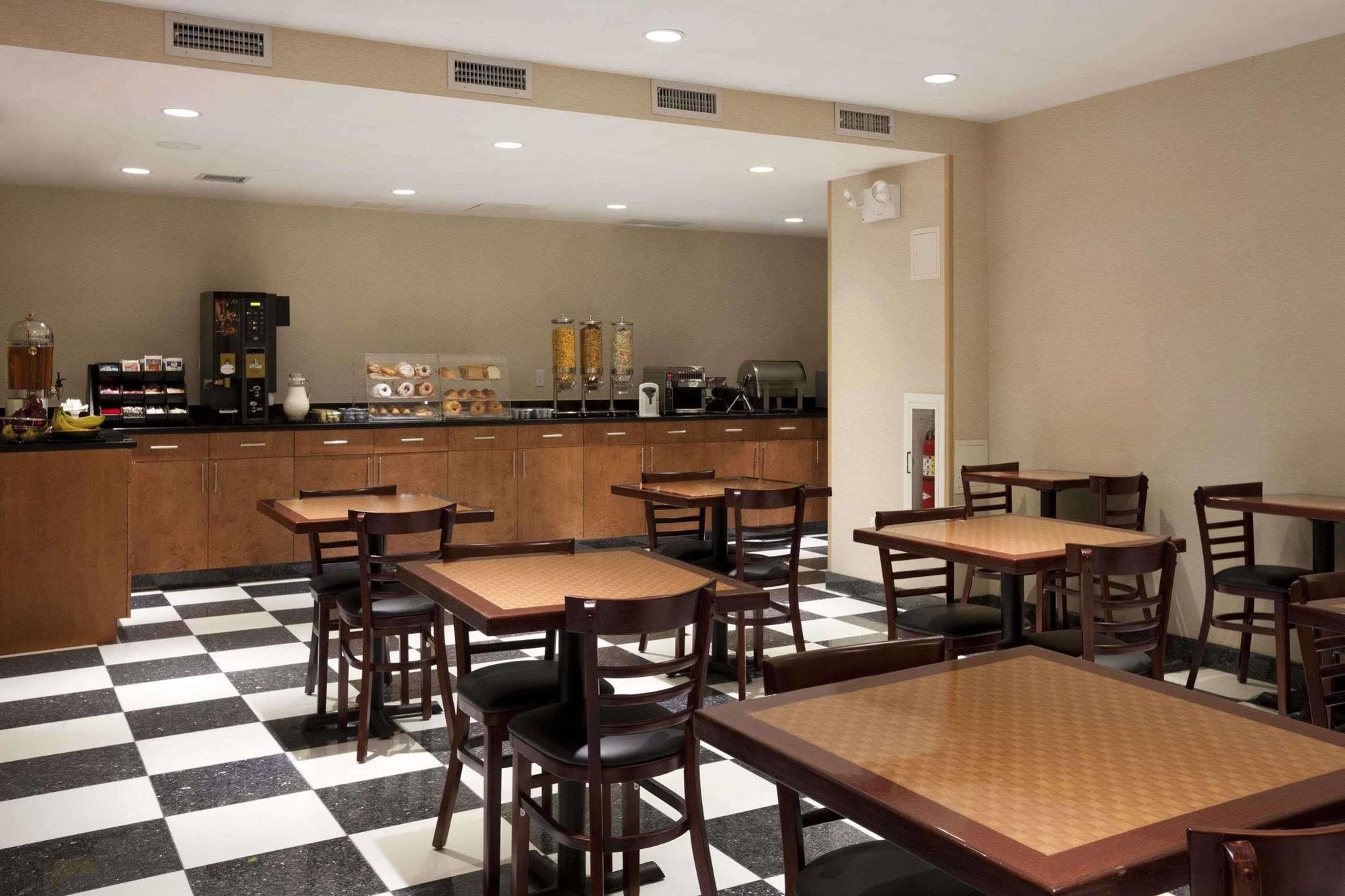 Howard Johnson By Wyndham Jamaica Ny Near Airtrain Jfk New York Eksteriør bilde